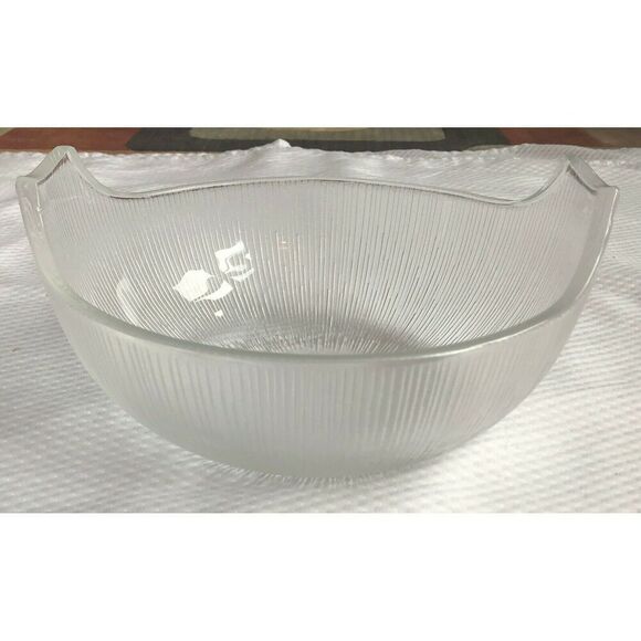 Vintage Clear Glass Bowl with Stripe Ridge Design 8.5" Diameter & 3" hight - Picture 2 of 7